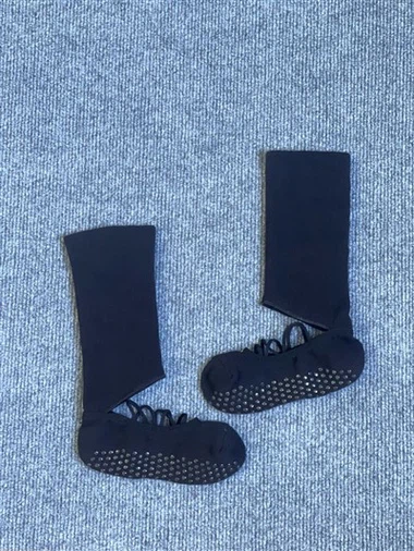 Women's strappy siren grip socks