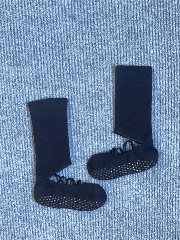 Women's strappy siren grip socks